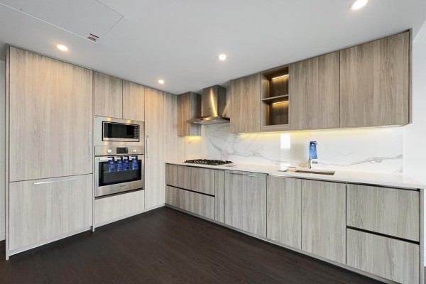 31xx 13778 100 Avenue, Surrey