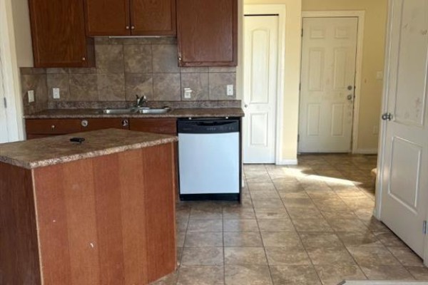 2pc Bathroom - 32, 6802 50 Avenue, Camrose, AB T4V5C7 Photo 4