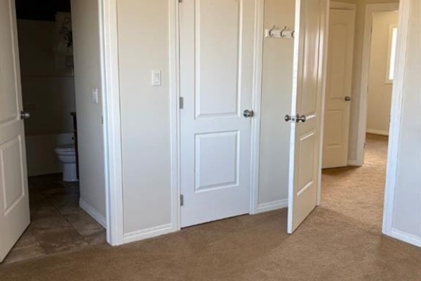 4pc Bathroom - 32, 6802 50 Avenue, Camrose, AB T4V5C7 Photo 5