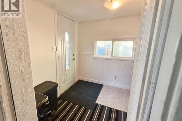 Foyer - 32, 895 Elizabeth Street, Spruce Villa Mobile Park, Pincher Creek, AB T0K1W0 Photo 3