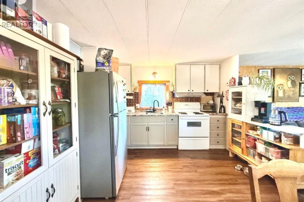 Bedroom - 32, 895 Elizabeth Street, Spruce Villa Mobile Park, Pincher Creek, AB T0K1W0 Photo 5