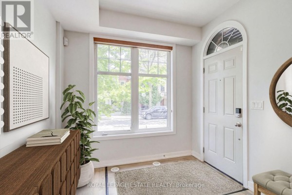 Kitchen - 32 - 140 Broadview Avenue, Toronto, ON M4M0A8 Photo 3