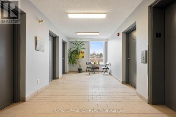 Bedroom 2 - 32 - 16 Fourth Street, Orangeville, ON L9W4N7 Photo 5
