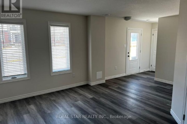 Living room - 32 - 2529 Meadowlands Way, London North, ON N6G5L8 Photo 2