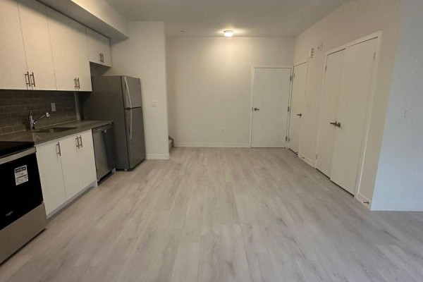 32 - 3409 Ridgeway Drive, Mississauga, ON L5L0B9 Photo 3