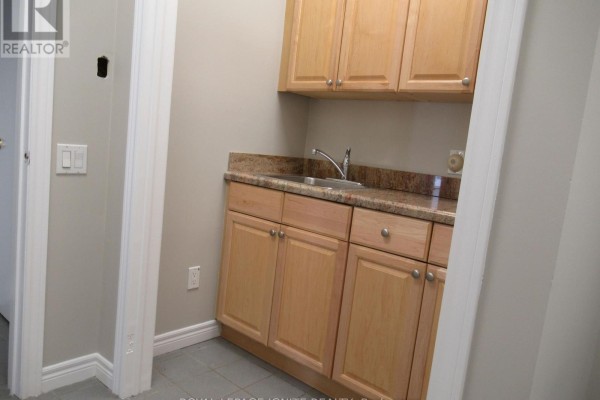 32 - 400 Creditstone Road, Vaughan, ON L4K3Z3 Photo 4