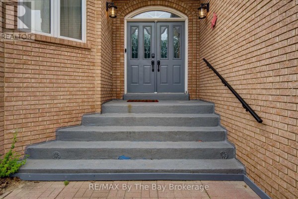32 1st Lane, Wasaga Beach, ON L9Z2G3 Photo 2