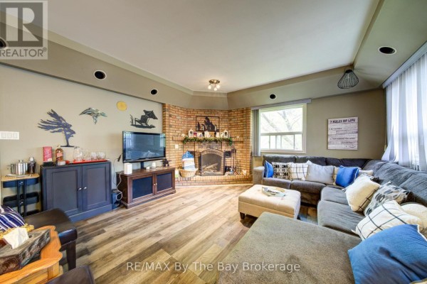 32 1st Lane, Wasaga Beach, ON L9Z2G3 Photo 4