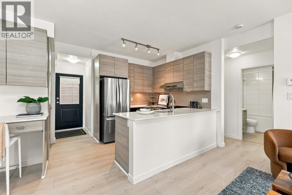 32 6965 Hastings Street, Burnaby, BC V5B1S9 Photo 2