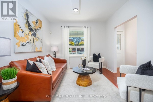 Mud room - 32 Aldergrove Avenue, Toronto, ON M4C1B2 Photo 4