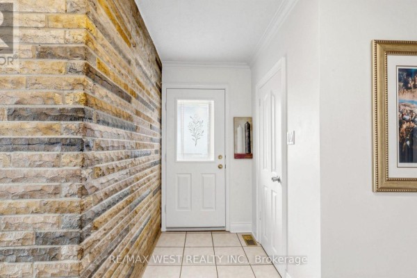 Utility room - 32 Allonsius Drive, Toronto, ON M9C3N5 Photo 5