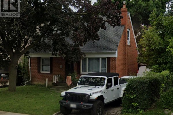 32 Amesbury Drive, Toronto