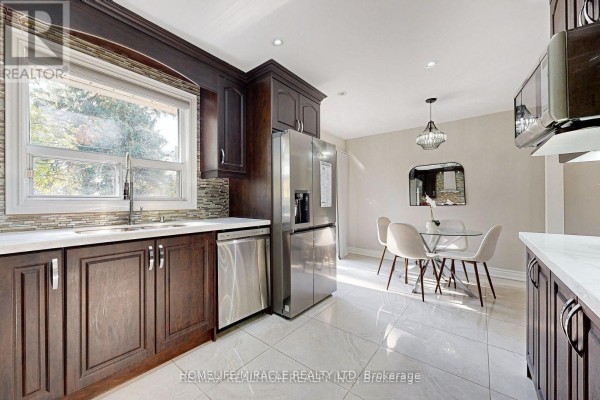 Kitchen - 32 Araman Drive, Toronto, ON M1T2P6 Photo 3