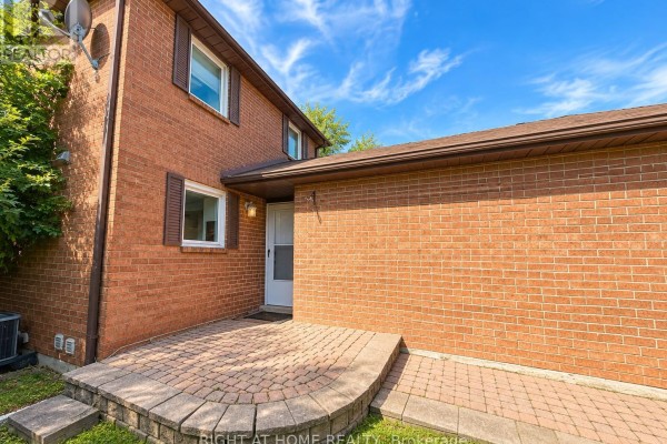 Bedroom 2 - 32 Aranka Court, Richmond Hill, ON L4C7T9 Photo 4