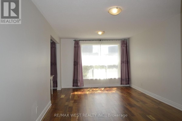 Kitchen - 32 Axsmith Crescent, Toronto, ON M2J3K3 Photo 3