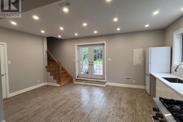 32 B King Richard Court, Markham, ON L3P1M1 Photo 2