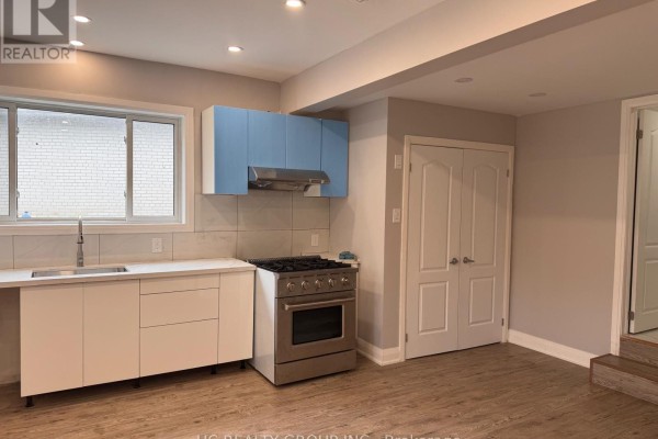 32 B King Richard Court, Markham, ON L3P1M1 Photo 4