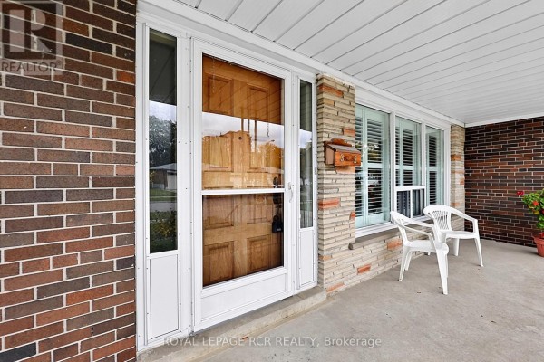 Kitchen - 32 Bartel Drive, Toronto, ON M3N1C9 Photo 2