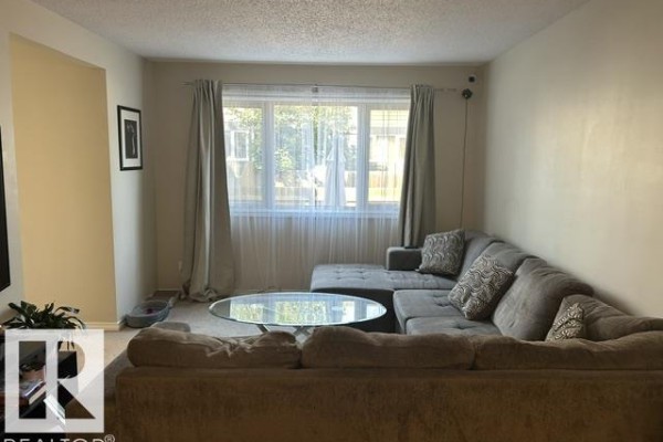 Kitchen - 32 Belmead Gd Nw, Edmonton, AB T5T1J1 Photo 3