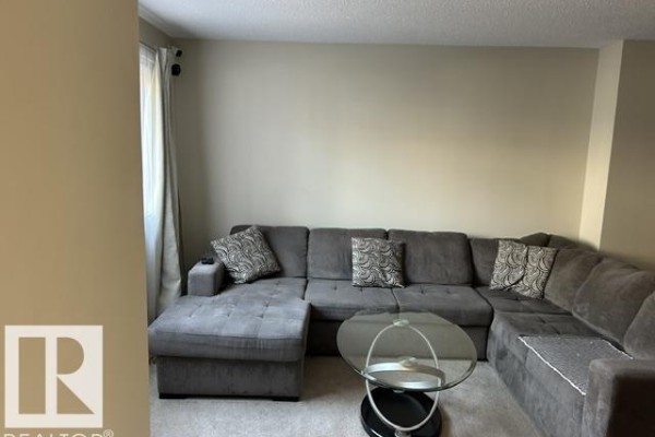 Primary Bedroom - 32 Belmead Gd Nw, Edmonton, AB T5T1J1 Photo 4