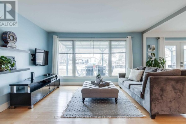 Living room - 32 Canal Street, Georgina, ON L4P1K5 Photo 4