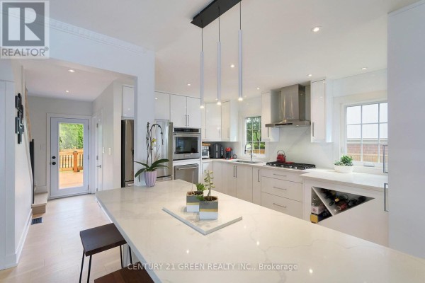 Dining room - 32 Castlebar Road, Toronto, ON M8Z2J5 Photo 4