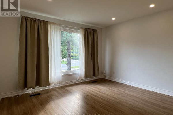 Bathroom - 32 Eaglewing (main ) Court, Toronto, ON M1E4M1 Photo 5