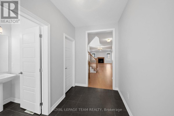 Laundry room - 32 Escallonia Court, Ottawa, ON K2S0W9 Photo 3