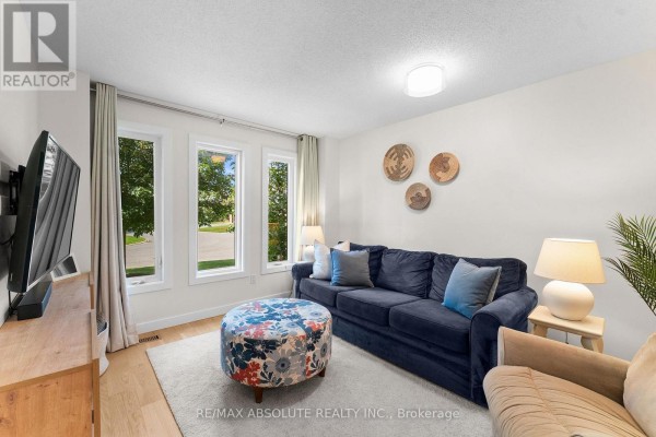 32 Greer Street, Ottawa, ON K2S1H7 Photo 4