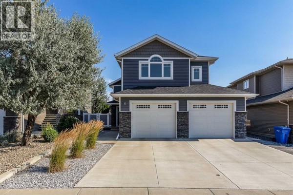 32 Hamptons Crescent Se, Medicine Hat