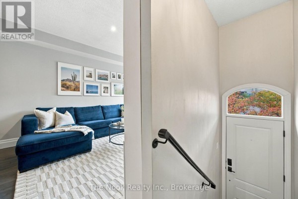 Primary Bedroom - 32 Harbourview Crescent, Toronto, ON M8V4A7 Photo 4