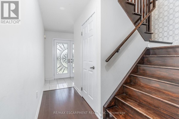 32 Hedges Crescent, Hamilton, ON, photo 3