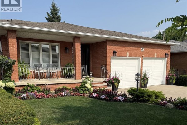 32 Highbury Drive, Stoney Creek, ON, photo 2
