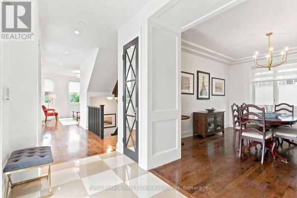 Living room - 32 Jopling Avenue N, Toronto, ON M9B4E7 Photo 4