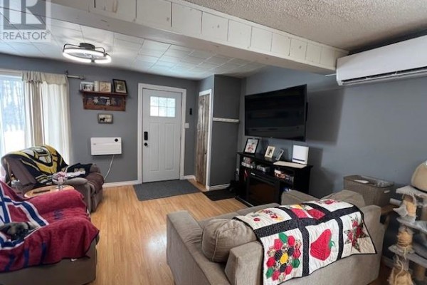 32 Main Street, St  Charles, ON, photo 2