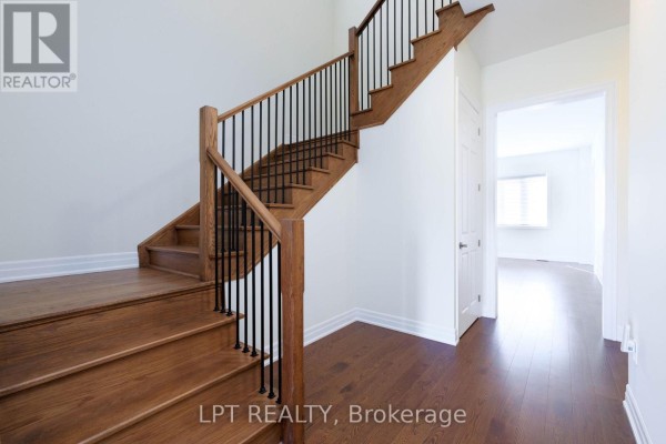 Family room - 32 Max Bulmer Court, Georgina, ON L3X3J9 Photo 5