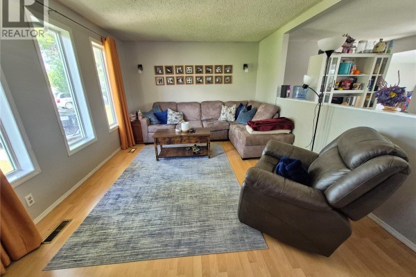 Primary Bedroom - 32 Metheral Bay, Weyburn, SK S4H2M6 Photo 3