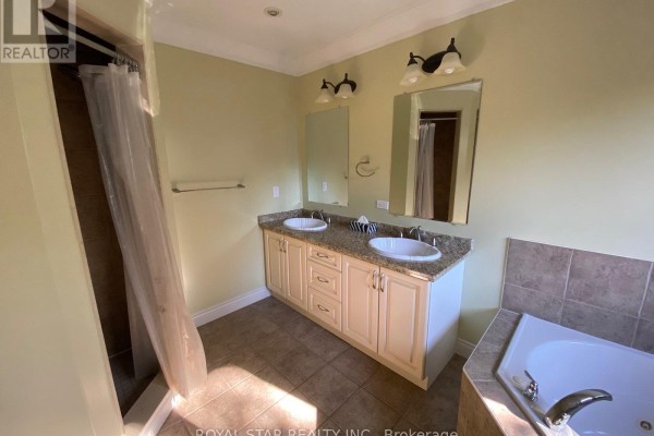 32 Mountwood Avenue, Hamilton, ON, photo 3