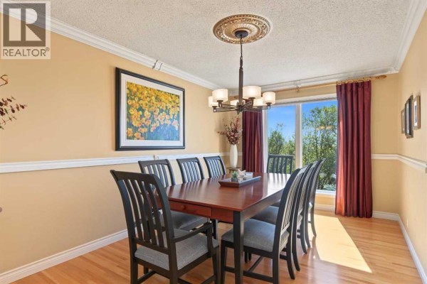 Dining room - 32 Mt Kidd Point Se, Calgary, AB T2Z3C5 Photo 4