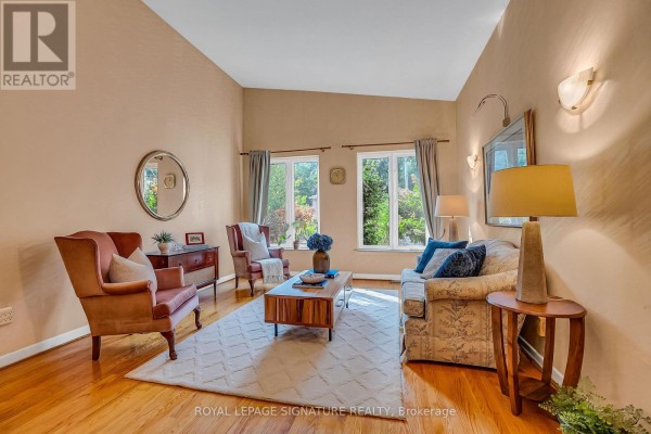 Primary Bedroom - 32 Northey Drive, Toronto, ON M2L2S9 Photo 5