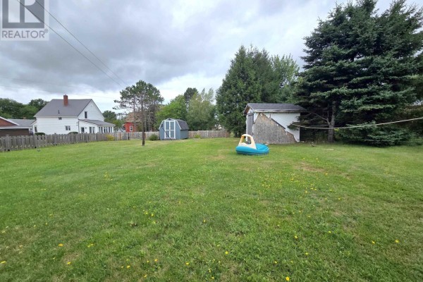 Eat in kitchen - 32 Poplar Street, Amherst, NS B4H1L7 Photo 3