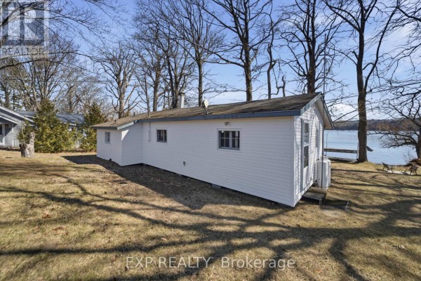 White cottage with lake view, dock and benches - 32 Quinte View Road Greater Napanee