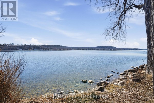 Lakefront property with clear water and rocky shore - 32 Quinte View Road Greater Napanee