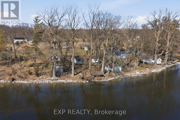 Waterfront cottages with mature trees and a dock - 32 Quinte View Road Greater Napanee