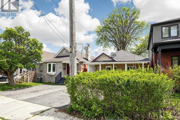 32 Seventeenth Street, Toronto, ON M8V3K3 Photo 5