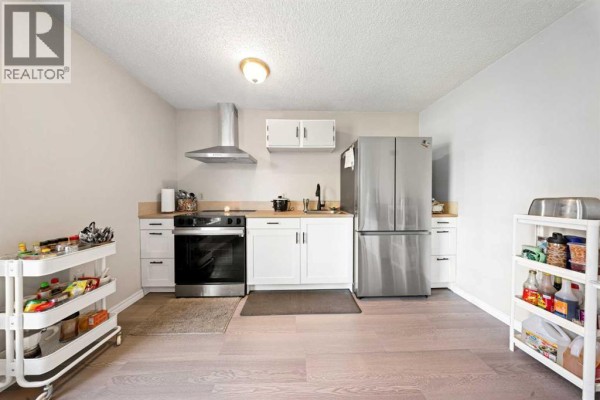 3pc Bathroom - 32 Shawmeadows Road Sw, Calgary, AB T2Y1B2 Photo 5