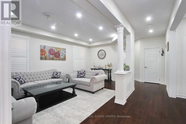 Living room - 32 Speedwell Street, Brampton, ON L6X2Z4 Photo 4