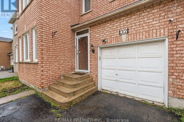 Kitchen - 32 Stonebriar Drive, Vaughan, ON L6A2N2 Photo 3
