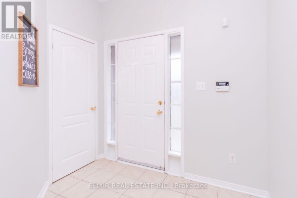 Living room - 32 Trumpet Valley Boulevard, Brampton, ON L7A3N8 Photo 4
