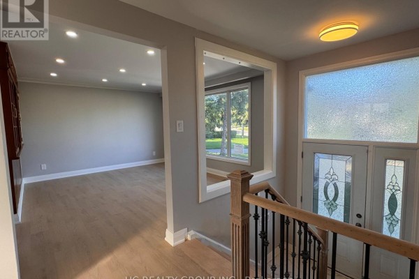 32 Upper King Richard Court, Markham, ON L3P1M1 Photo 2